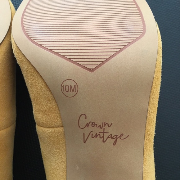 Like new condition.Yellow Crown Vintage heels. 10M - Picture 5 of 8